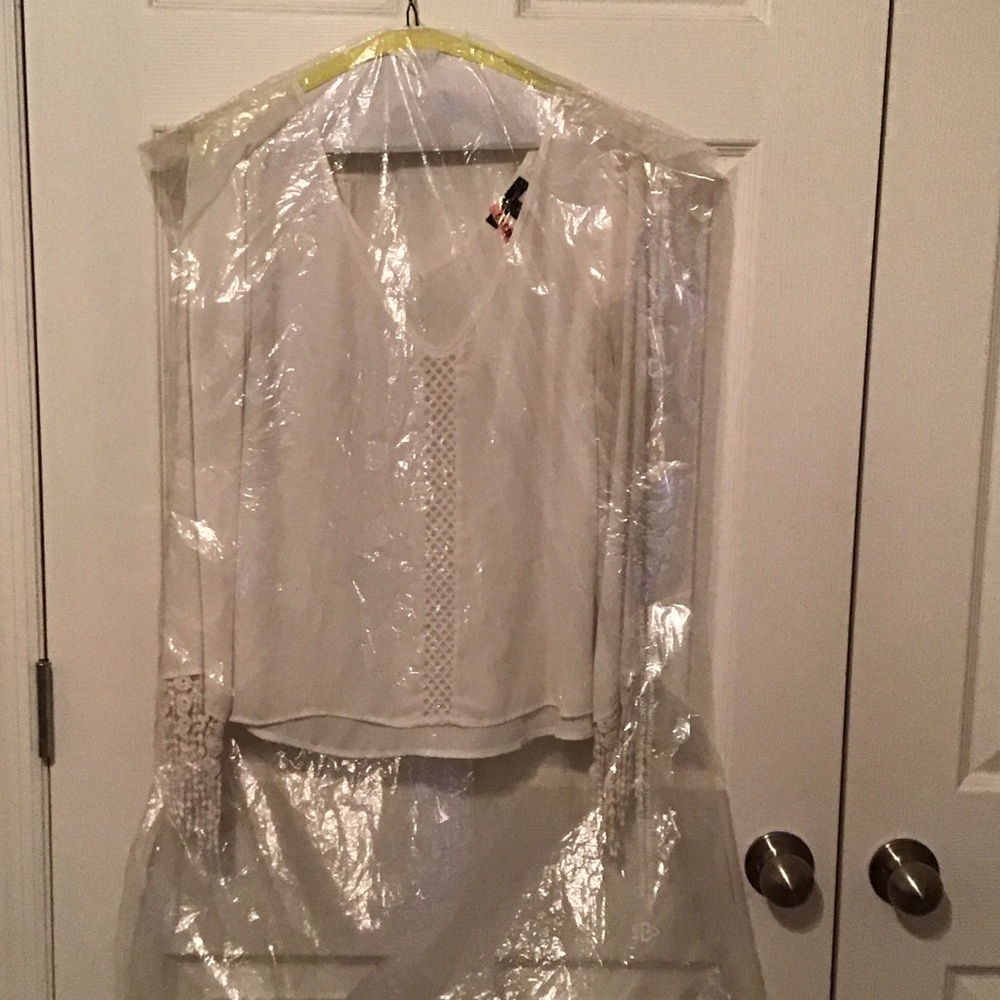 Monteau Classic White Top  Size M